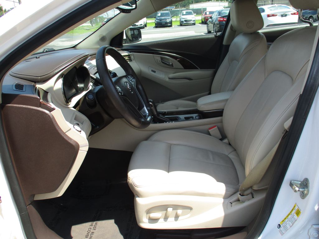 Photo 16 of this BUICK LACROSSE