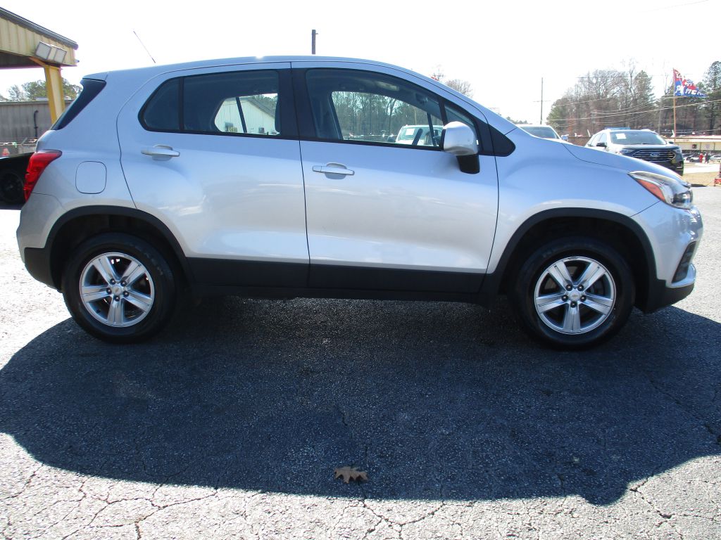 Photo 4 of this CHEVROLET TRAX
