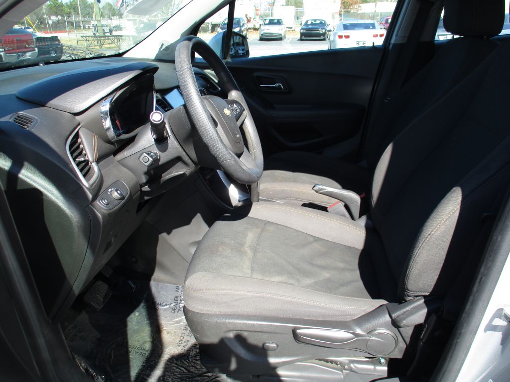 Photo 17 of this CHEVROLET TRAX