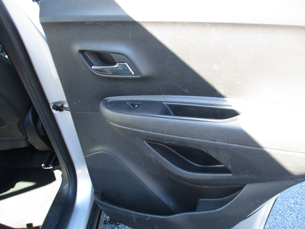 Photo 23 of this CHEVROLET TRAX