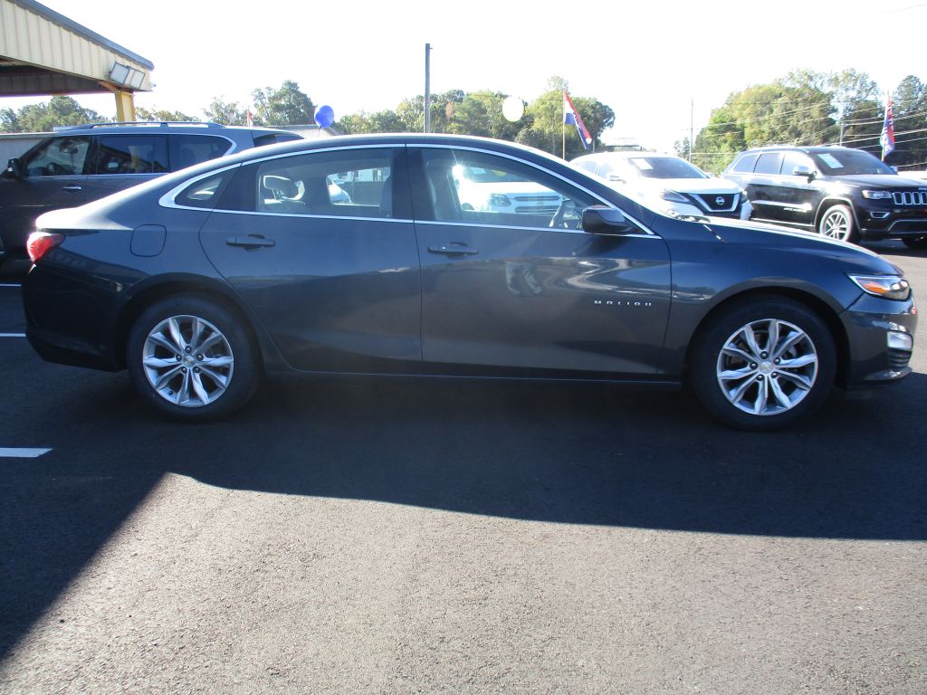 Photo 3 of this CHEVROLET MALIBU