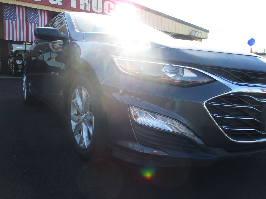 Photo 10 of this CHEVROLET MALIBU