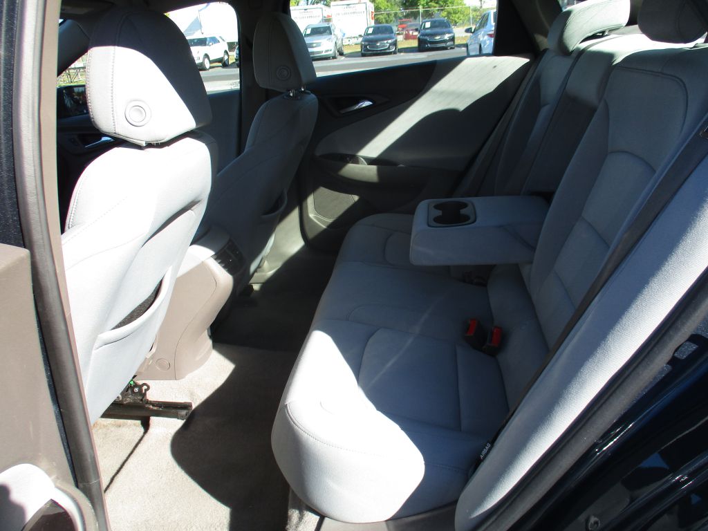 Photo 17 of this CHEVROLET MALIBU