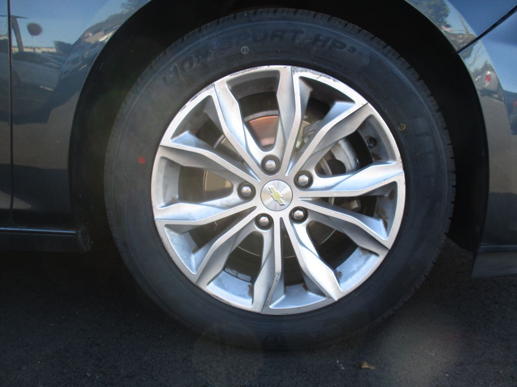 Photo 24 of this CHEVROLET MALIBU