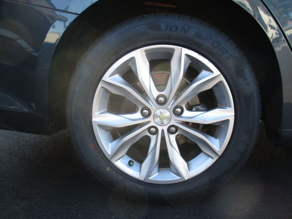 Photo 25 of this CHEVROLET MALIBU