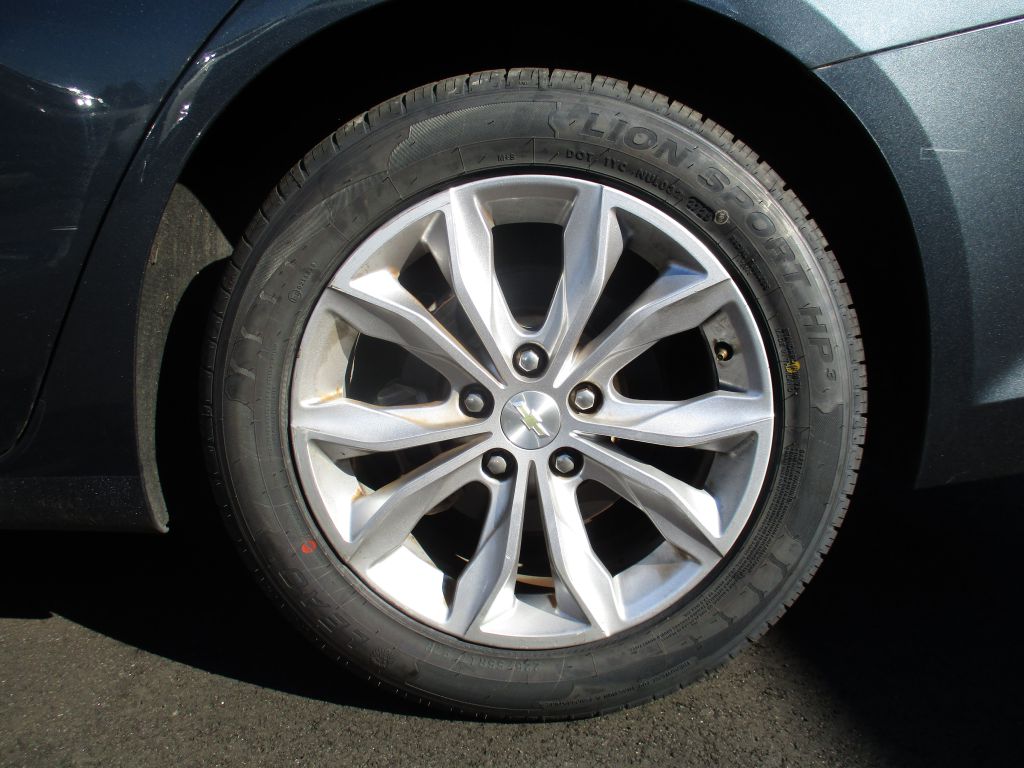 Photo 26 of this CHEVROLET MALIBU