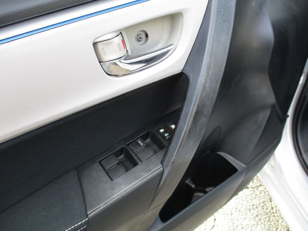 Photo 21 of this TOYOTA COROLLA