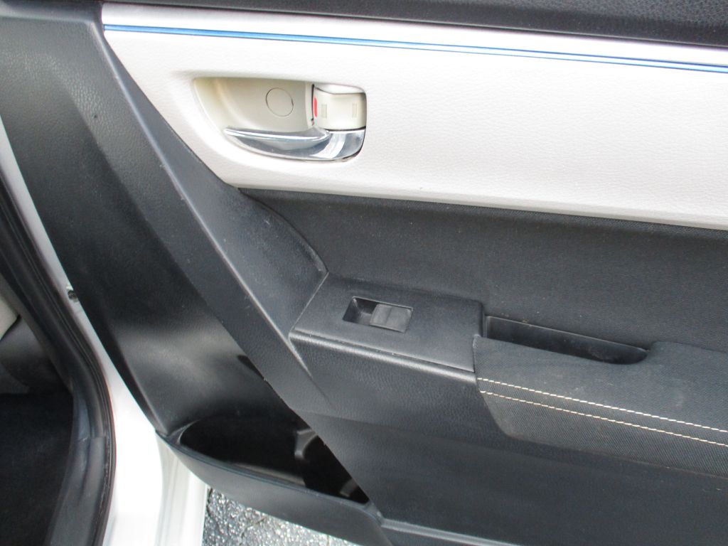 Photo 23 of this TOYOTA COROLLA