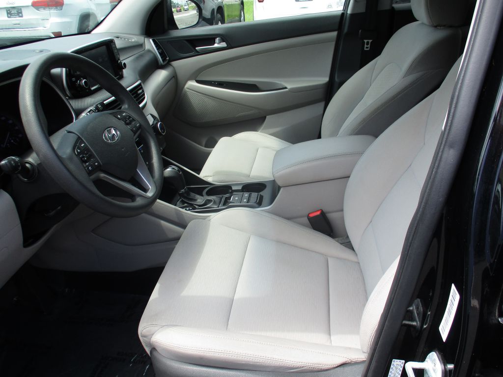 Photo 9 of this HYUNDAI TUCSON