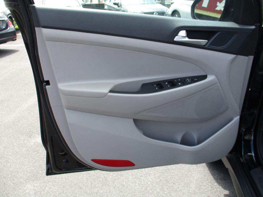 Photo 12 of this HYUNDAI TUCSON