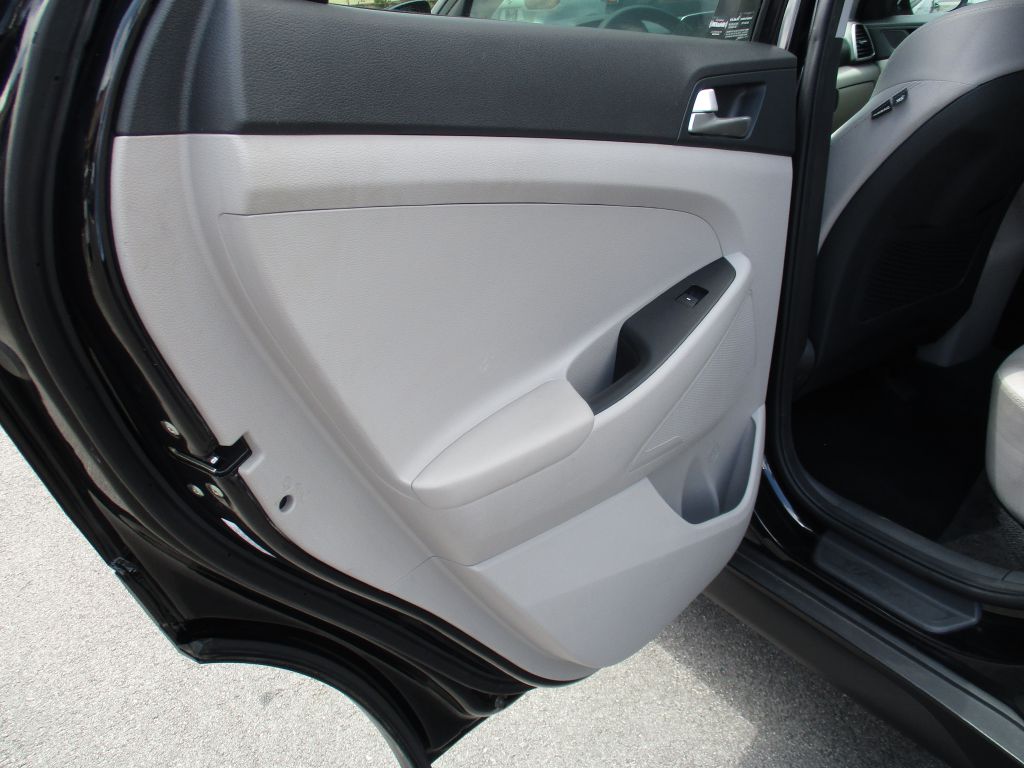 Photo 14 of this HYUNDAI TUCSON