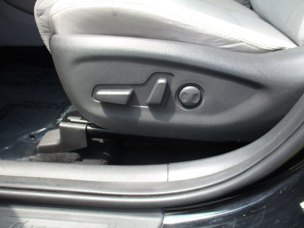 Photo 17 of this HYUNDAI TUCSON