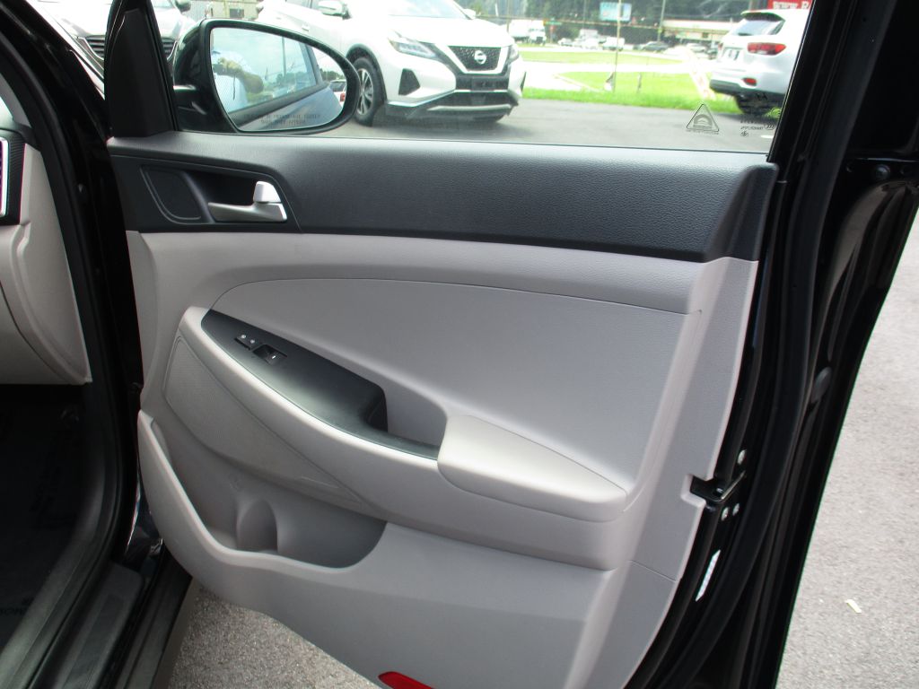 Photo 23 of this HYUNDAI TUCSON