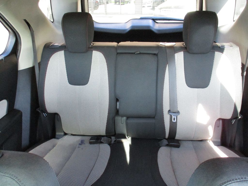 Photo 15 of this CHEVROLET EQUINOX