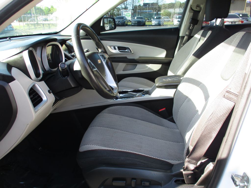 Photo 17 of this CHEVROLET EQUINOX