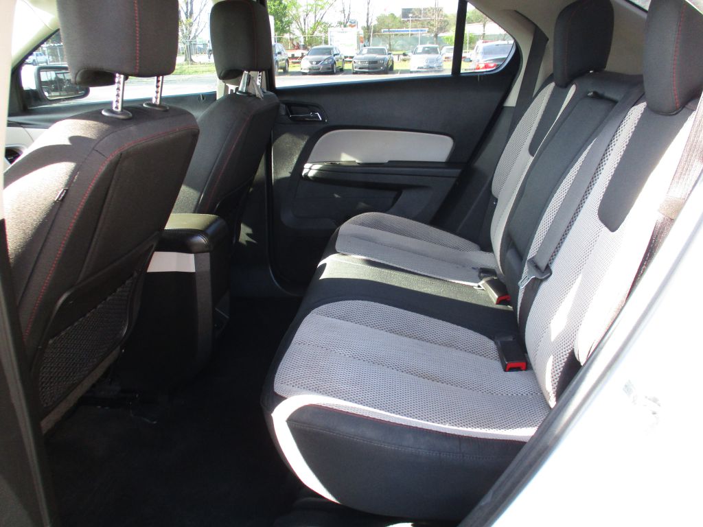 Photo 18 of this CHEVROLET EQUINOX