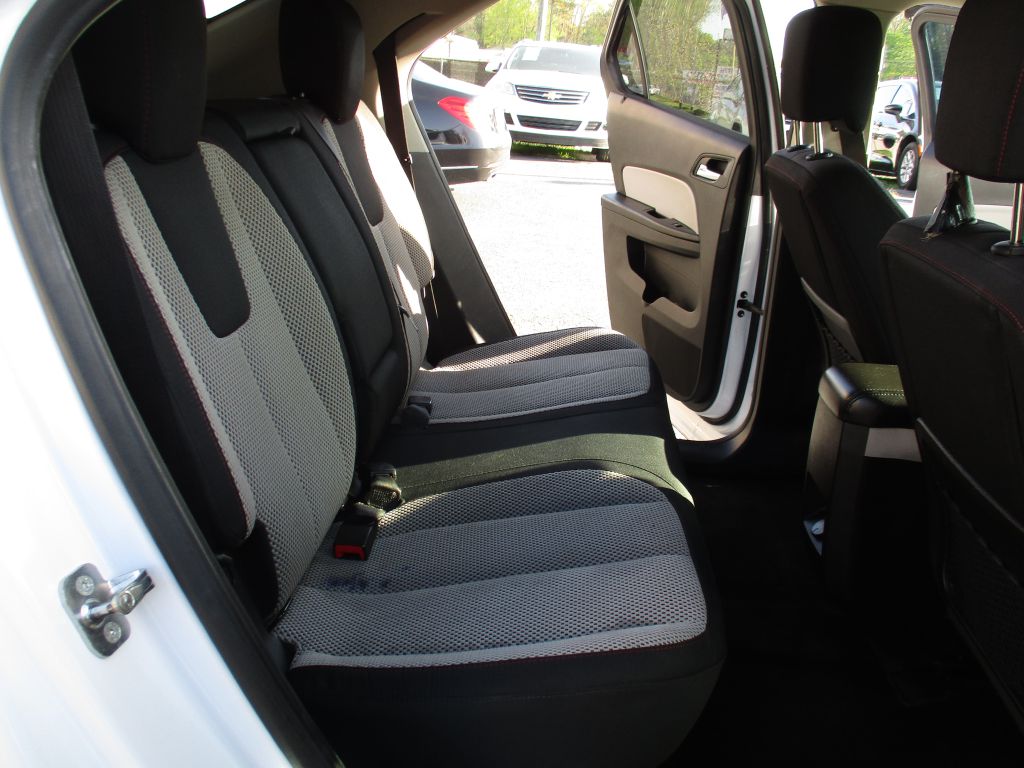 Photo 19 of this CHEVROLET EQUINOX