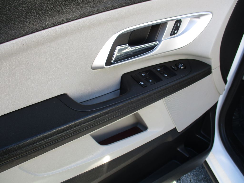 Photo 21 of this CHEVROLET EQUINOX