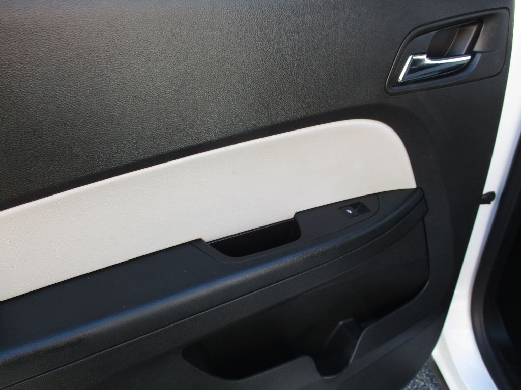 Photo 22 of this CHEVROLET EQUINOX