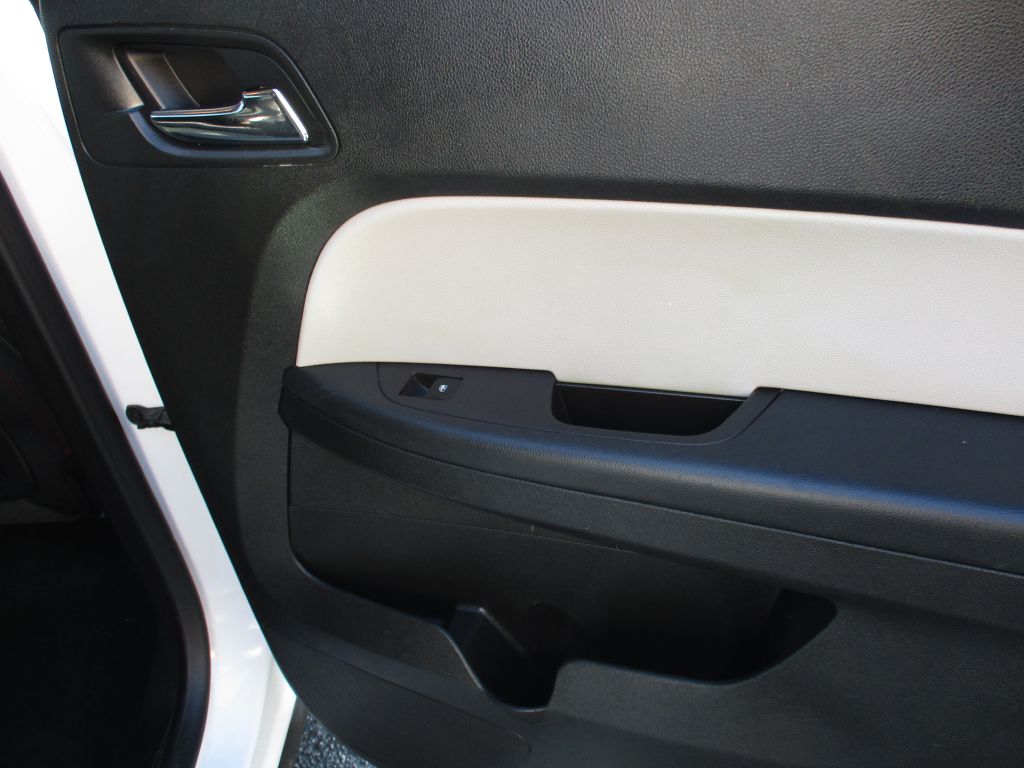 Photo 23 of this CHEVROLET EQUINOX
