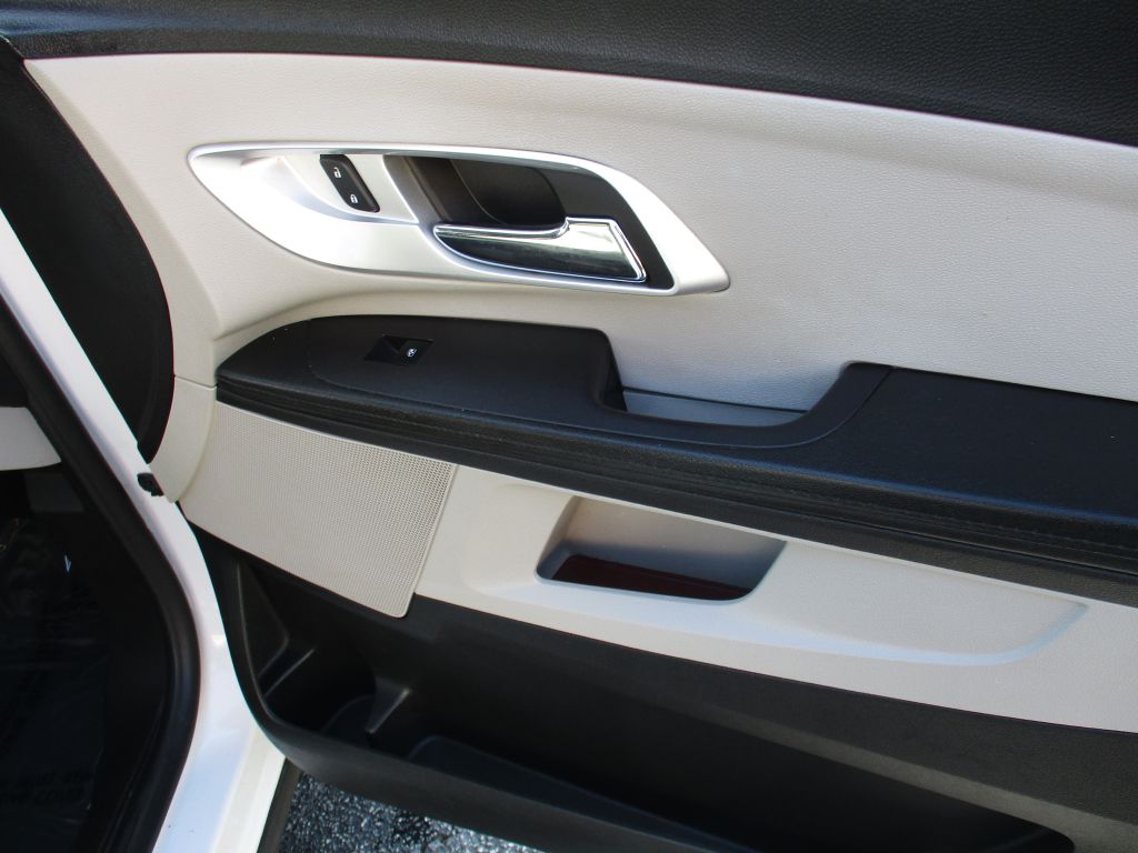 Photo 24 of this CHEVROLET EQUINOX