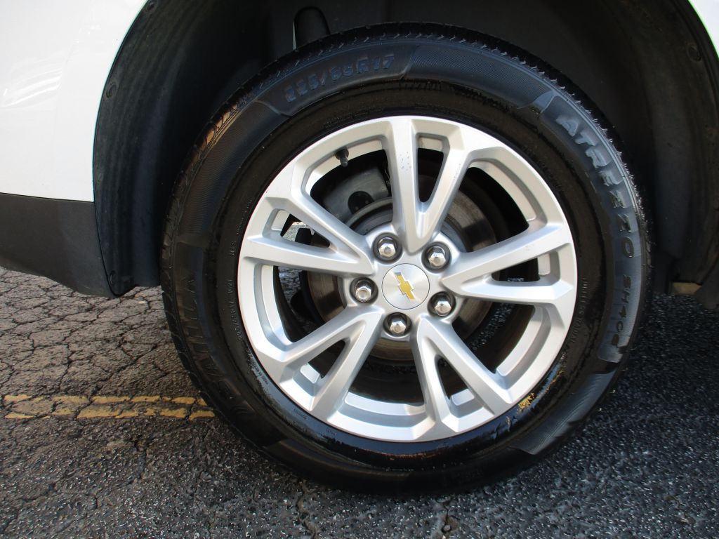 Photo 26 of this CHEVROLET EQUINOX