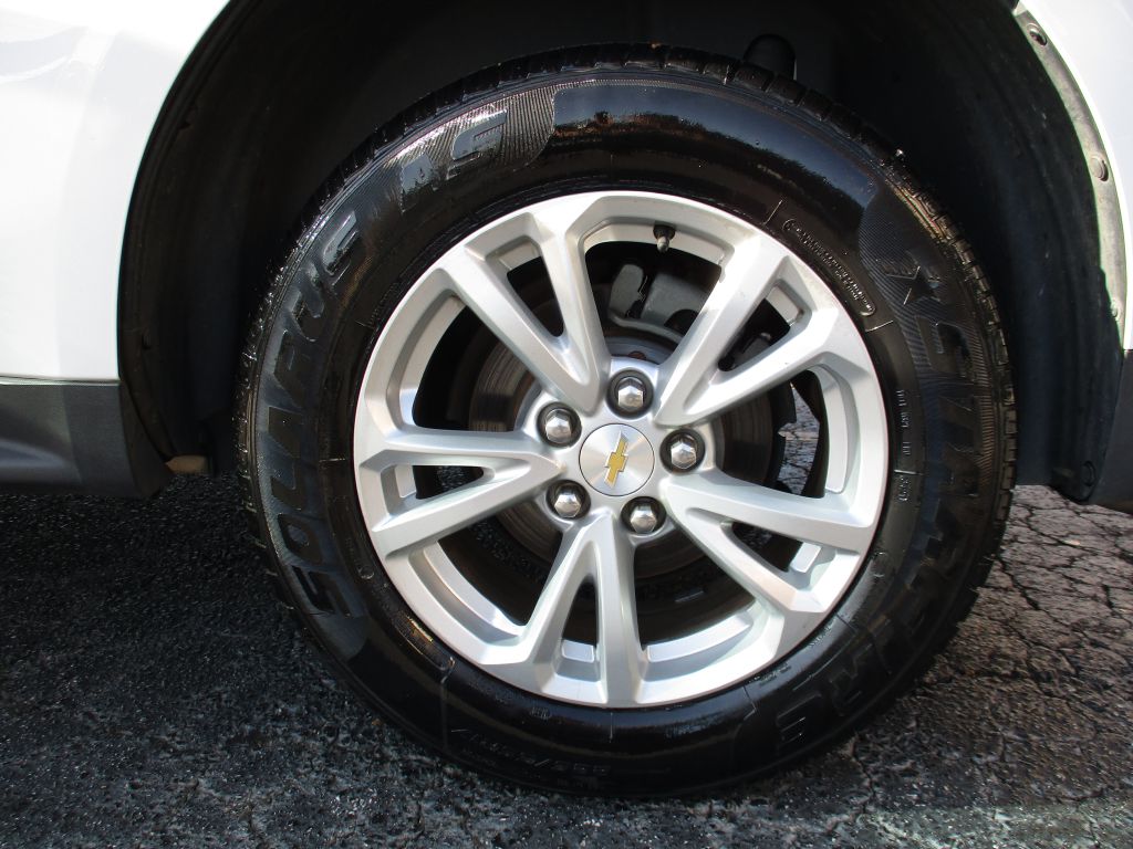 Photo 27 of this CHEVROLET EQUINOX
