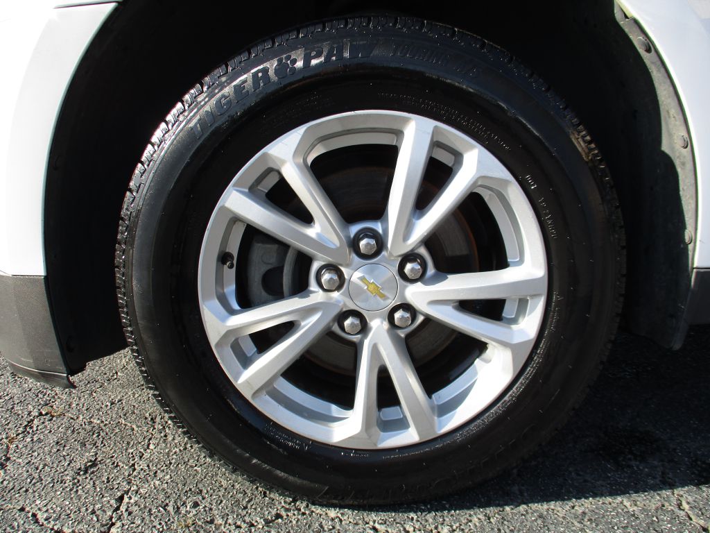 Photo 28 of this CHEVROLET EQUINOX