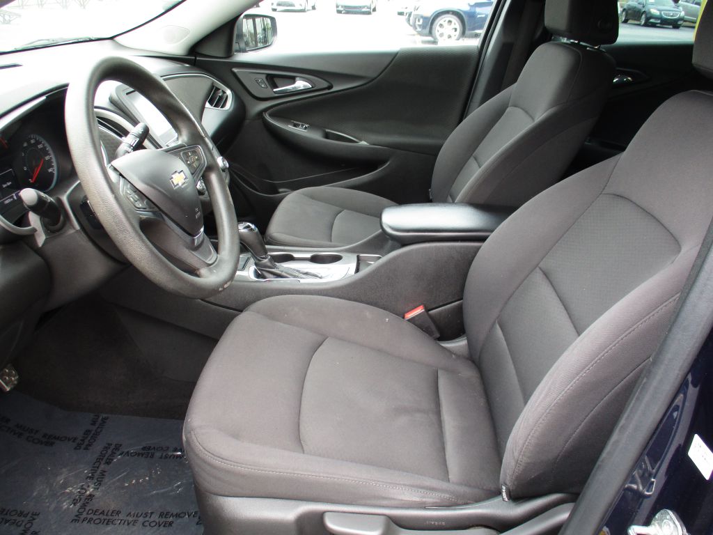 Photo 14 of this CHEVROLET MALIBU