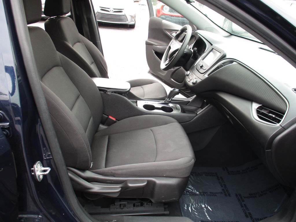 Photo 17 of this CHEVROLET MALIBU