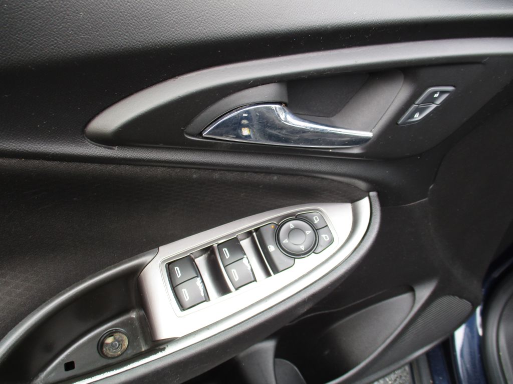Photo 18 of this CHEVROLET MALIBU