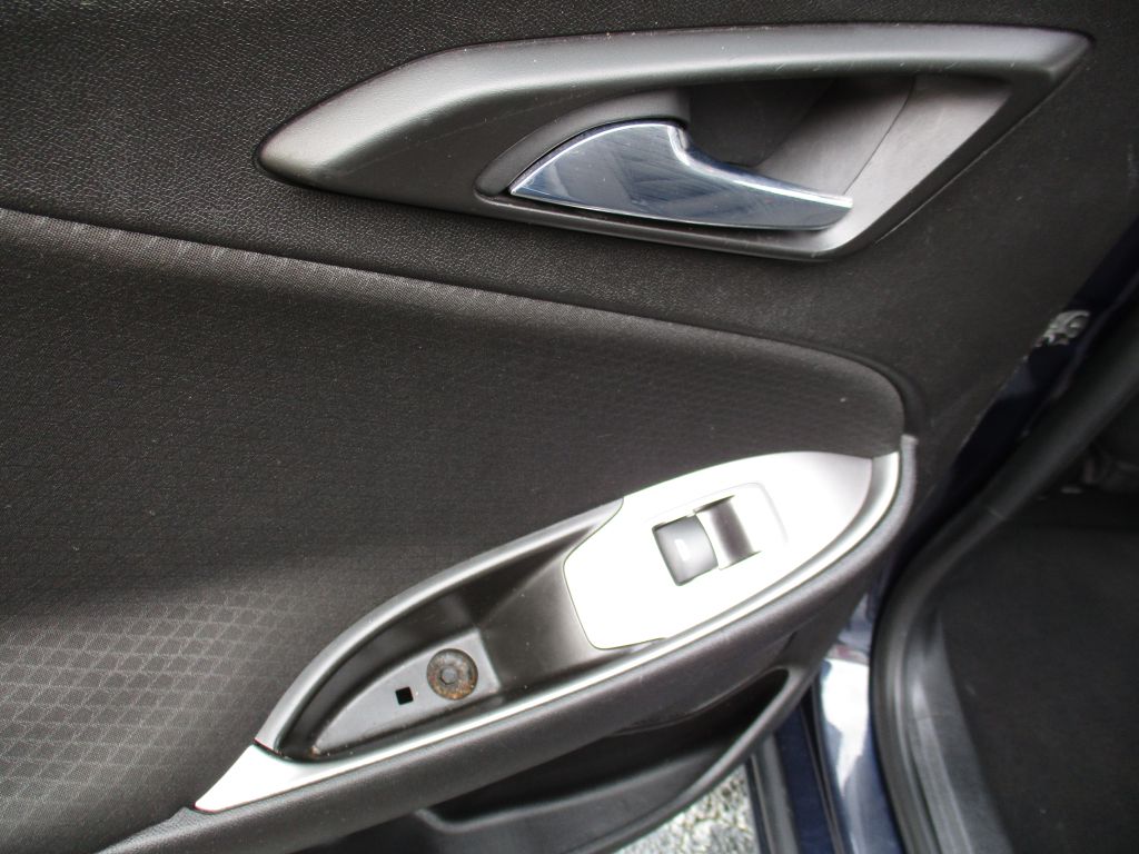Photo 19 of this CHEVROLET MALIBU