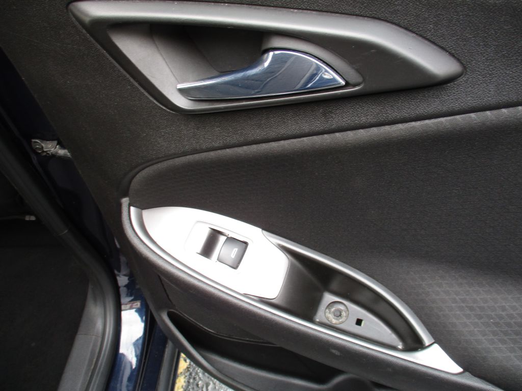 Photo 20 of this CHEVROLET MALIBU