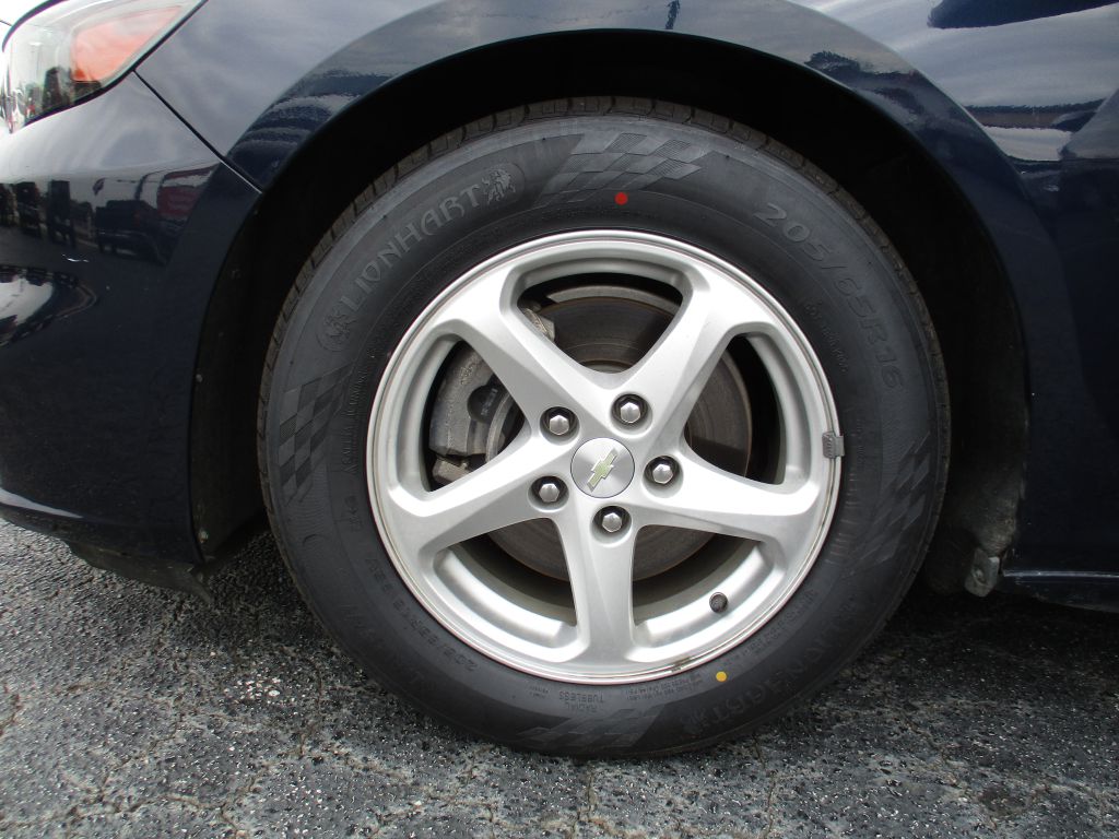 Photo 25 of this CHEVROLET MALIBU