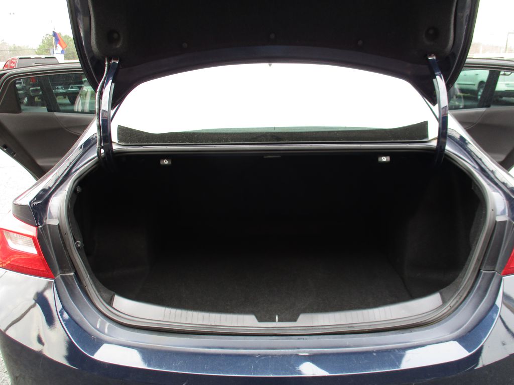 Photo 27 of this CHEVROLET MALIBU