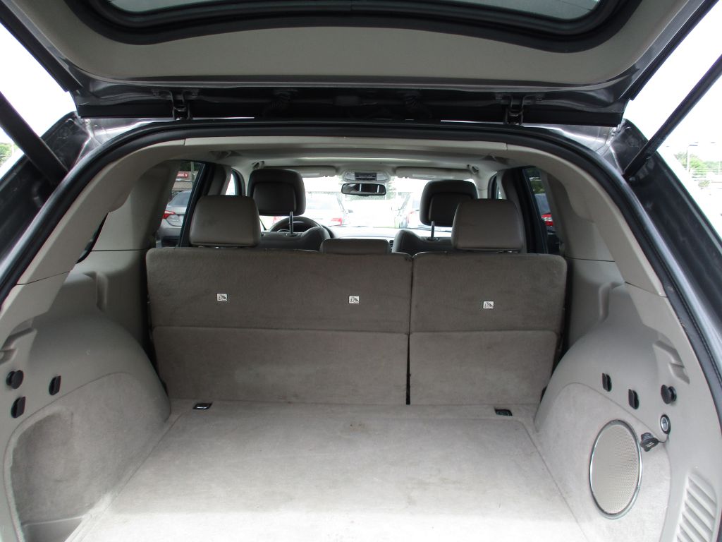Photo 27 of this JEEP GRAND CHEROKEE