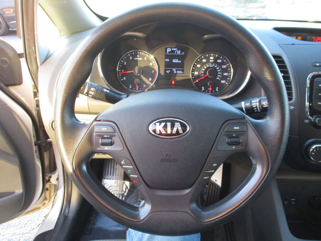 Photo 11 of this KIA FORTE