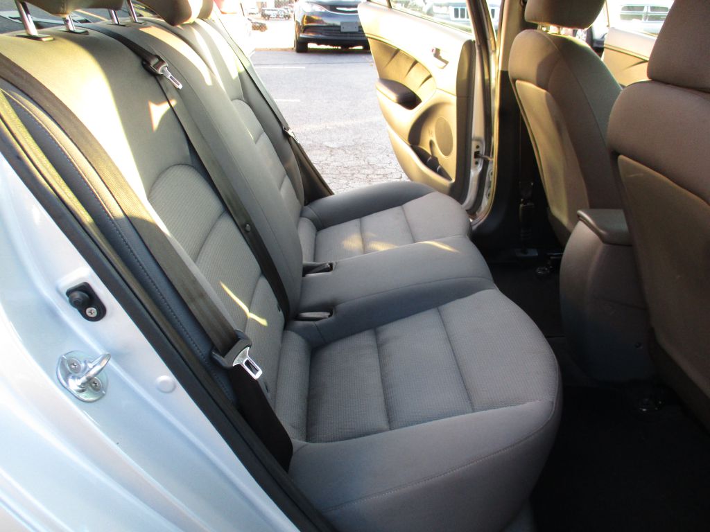 Photo 18 of this KIA FORTE