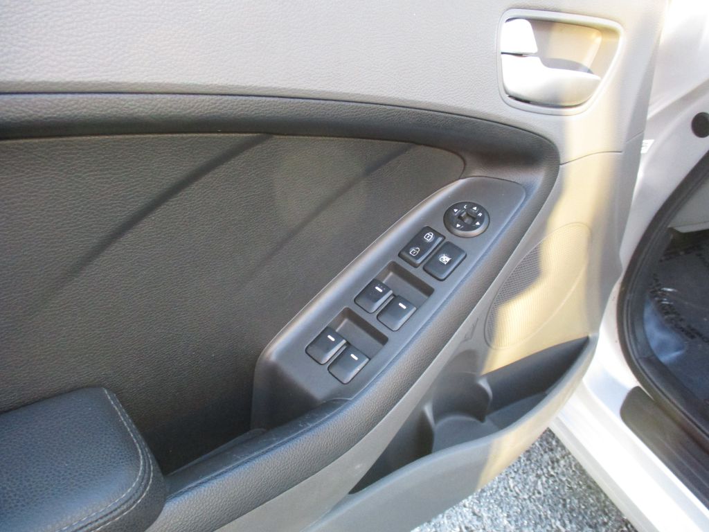 Photo 20 of this KIA FORTE