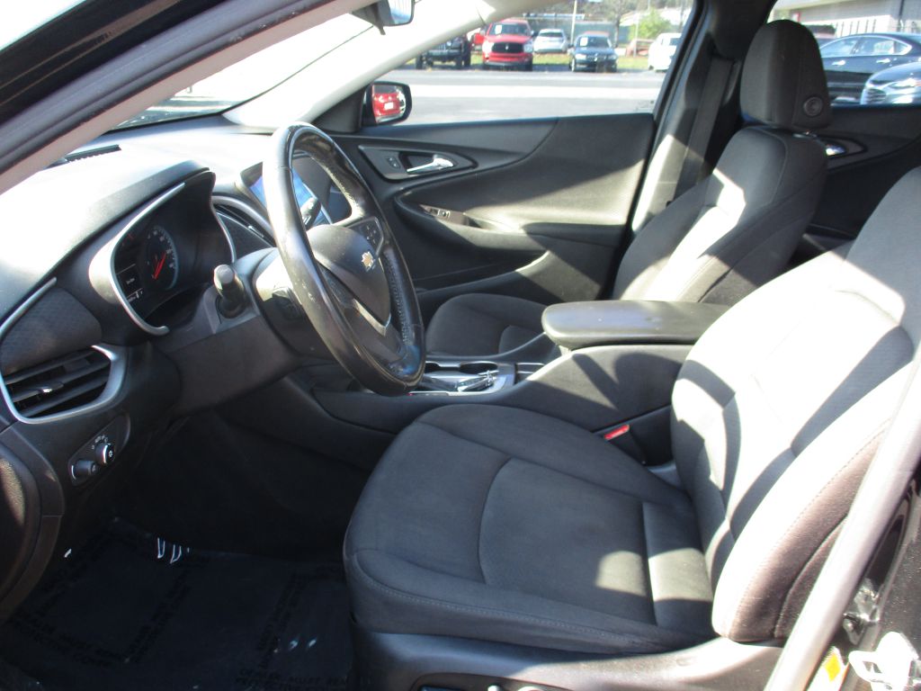Photo 16 of this CHEVROLET MALIBU