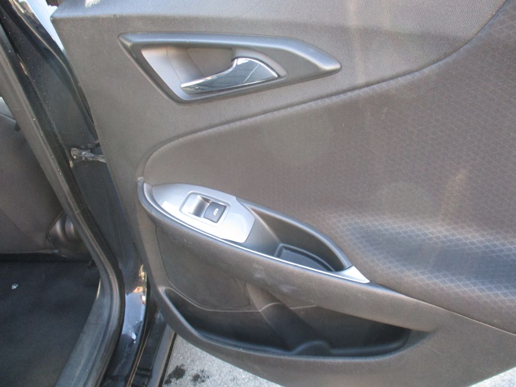 Photo 22 of this CHEVROLET MALIBU