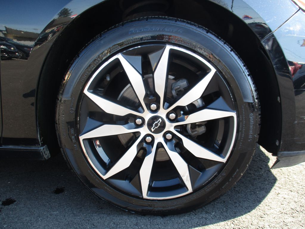 Photo 24 of this CHEVROLET MALIBU