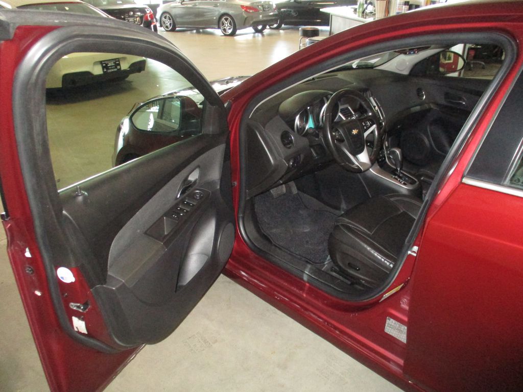 Photo 6 of this CHEVROLET CRUZE