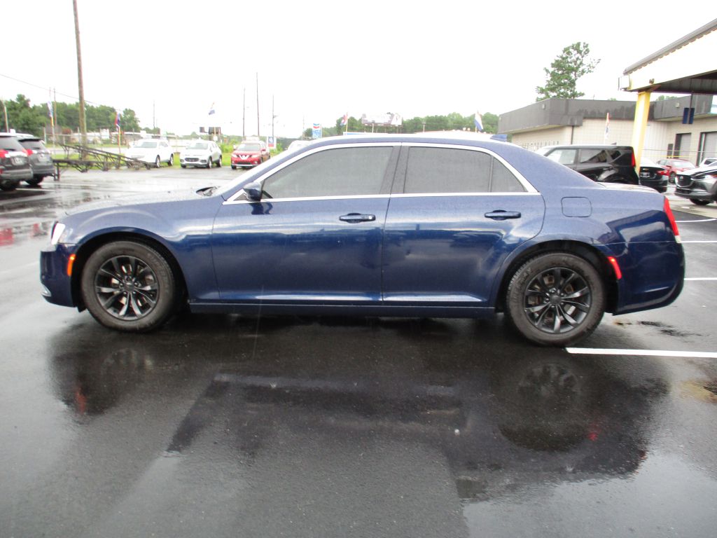 Photo 3 of this CHRYSLER 300
