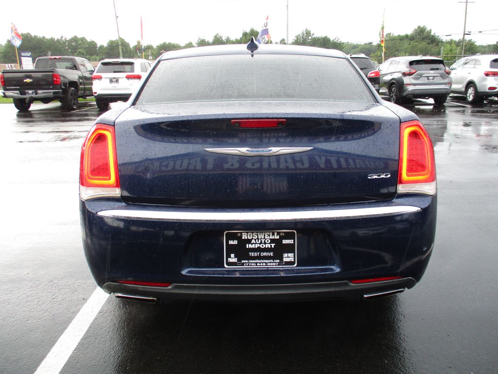 Photo 4 of this CHRYSLER 300
