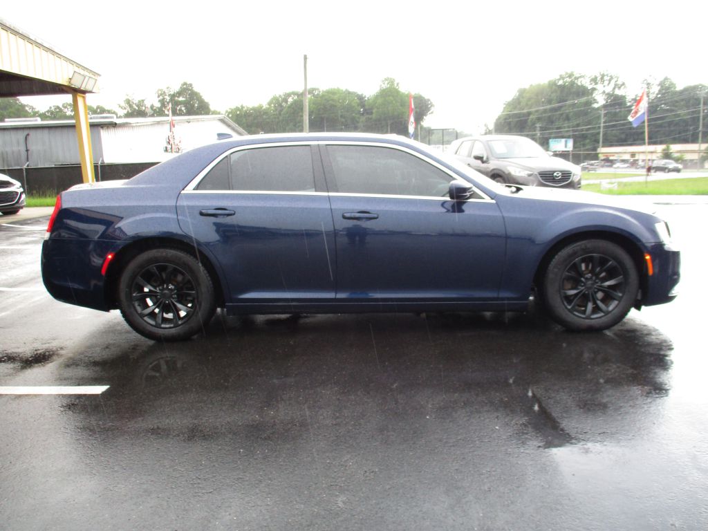 Photo 5 of this CHRYSLER 300
