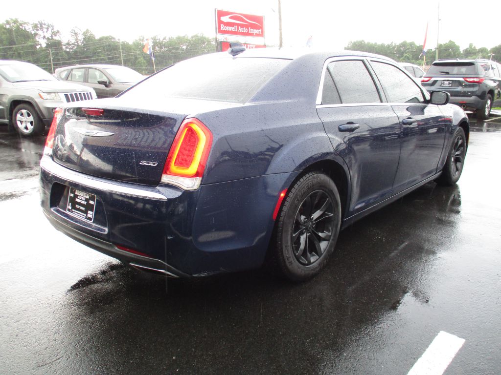 Photo 7 of this CHRYSLER 300
