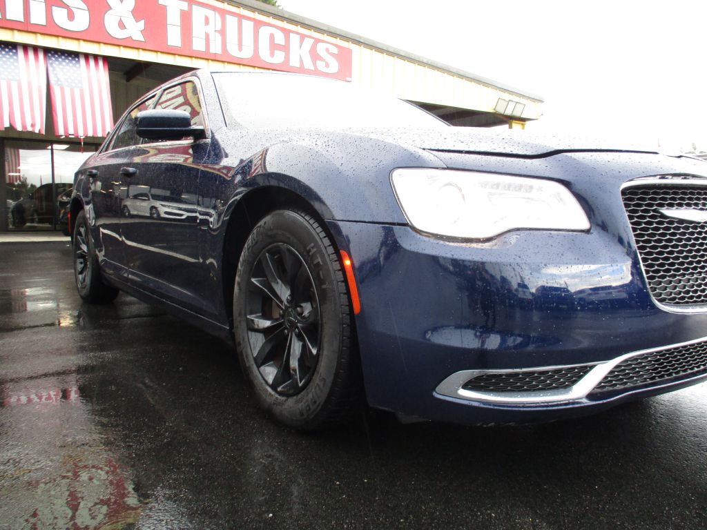 Photo 9 of this CHRYSLER 300