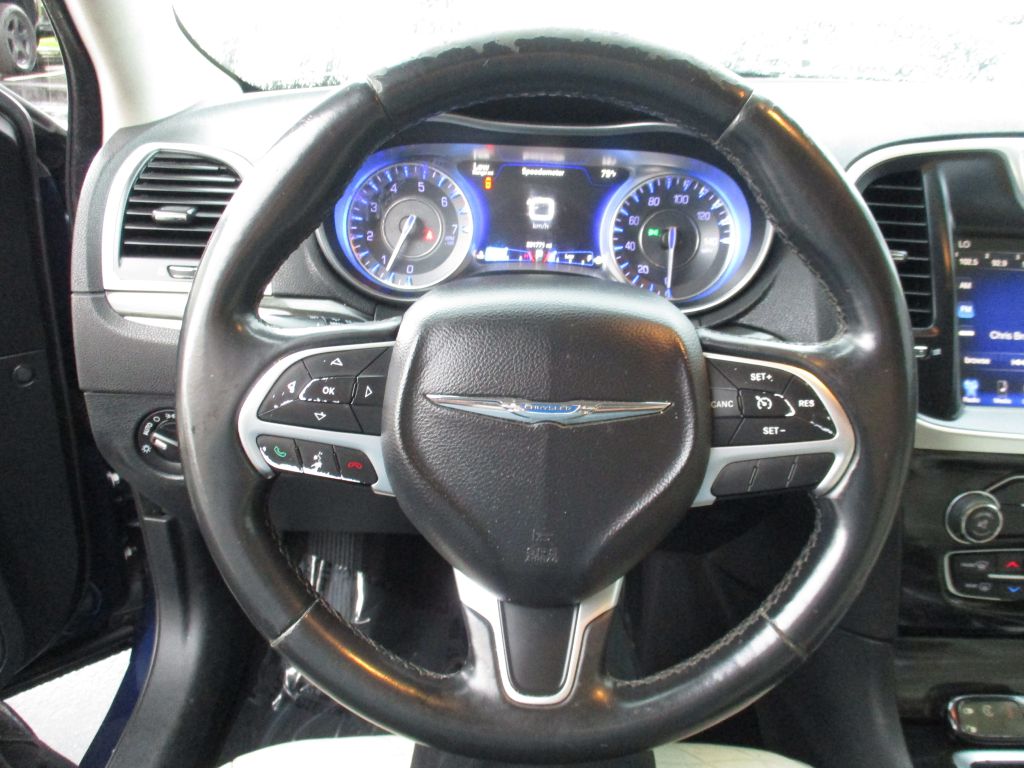Photo 10 of this CHRYSLER 300