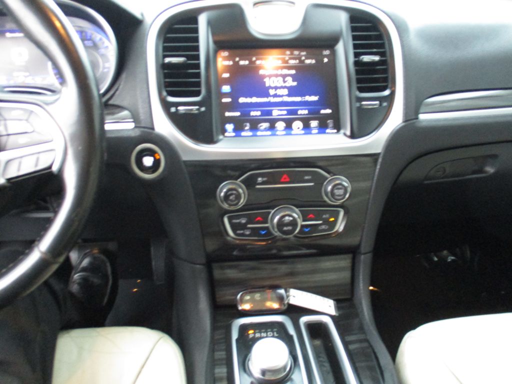 Photo 12 of this CHRYSLER 300